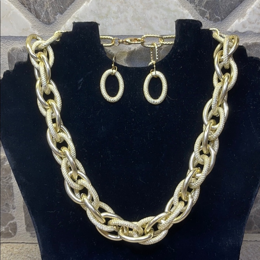 CHAIN GOLD TONE NECKLACE SMOOTH AND HAMMERED